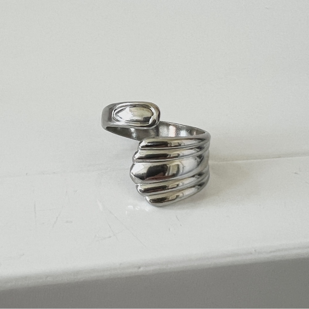 Silver vintage twist unique ring